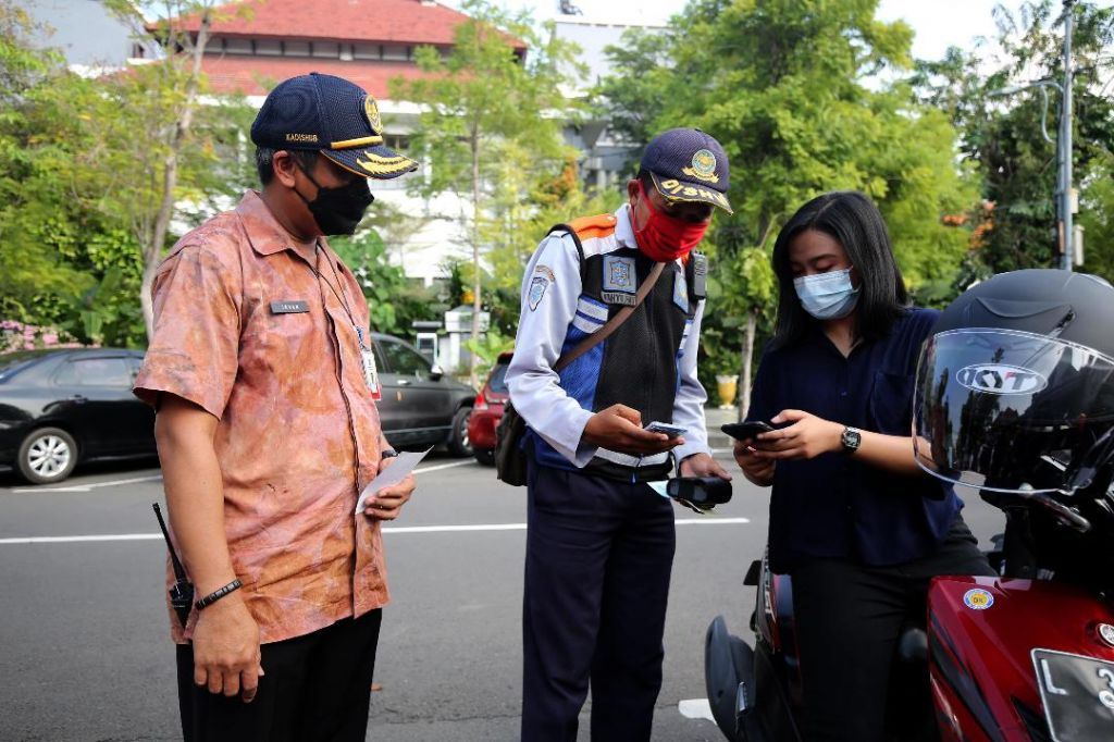 Surabaya Segera Terapkan Pembayaran Parkir Pakai QRIS