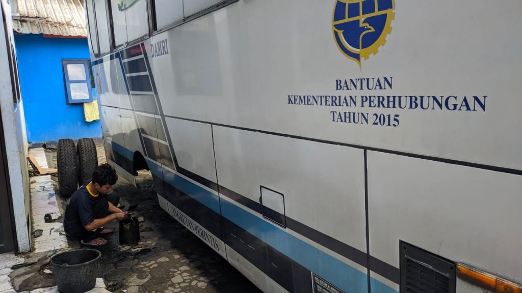Terganjal Administrasi, Bus DAMRI Perintis Ponorogo Berhenti Operasi