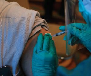 Vaksinasi Booster Dimulai, Pemkot Surabaya Prioritaskan Lansia dan Pasien Komorbid