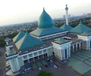 Tak Ada lagi Tempat untuk Sholat Id di Masjid Al Akbar, Sudah Full Booked