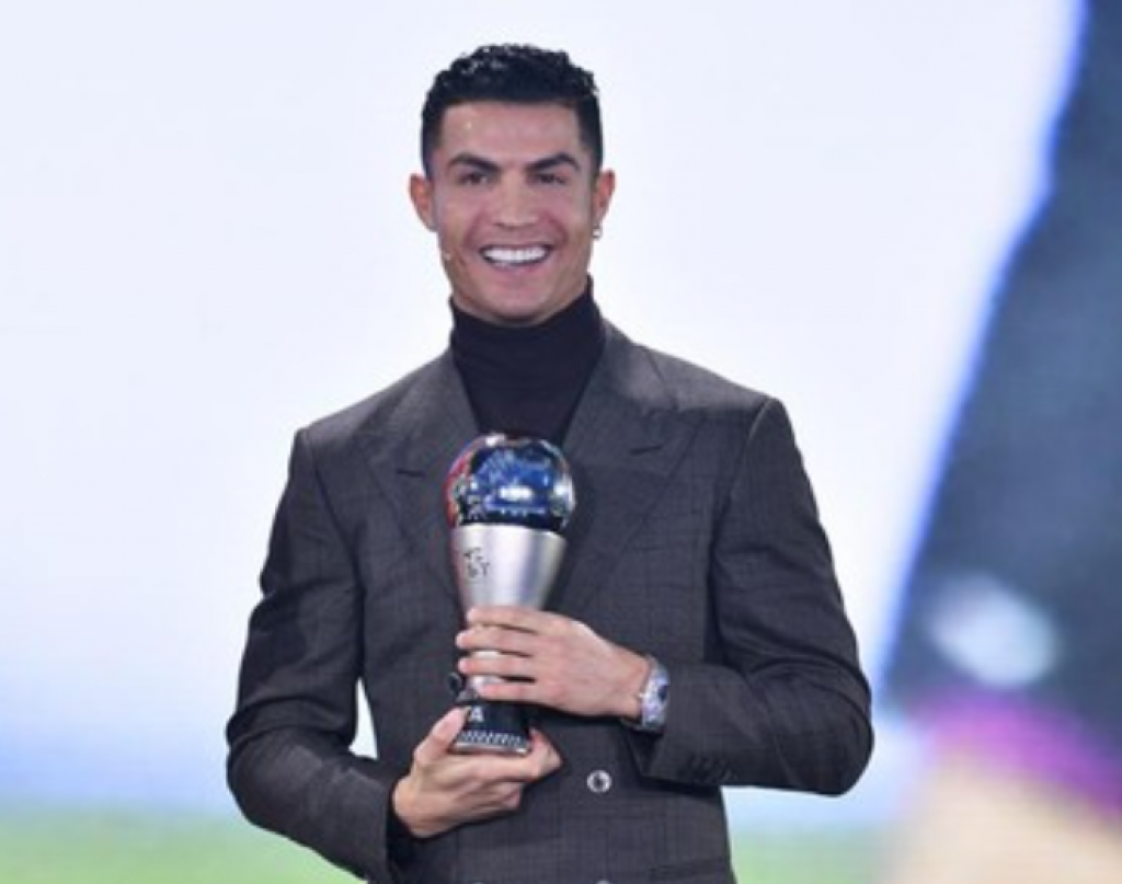 Cetak Gol Terbanyak di Level Internasional, Ronaldo Diberi Penghargaan Spesial FIFA 2021